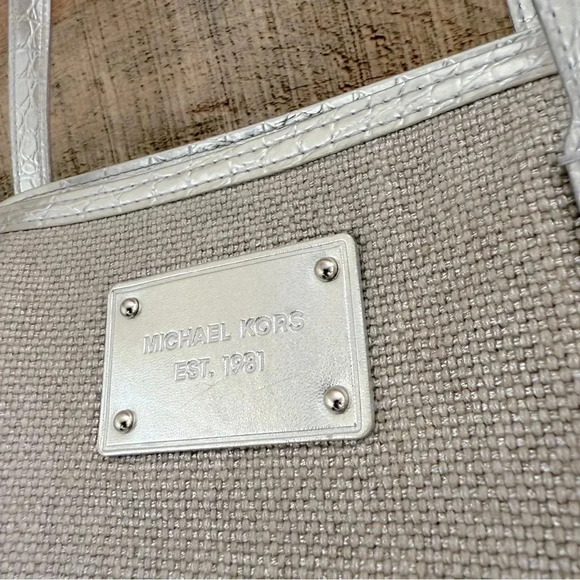 Micheal Kors Metallic Tweed Tote Bag - Picture 5 of 10
